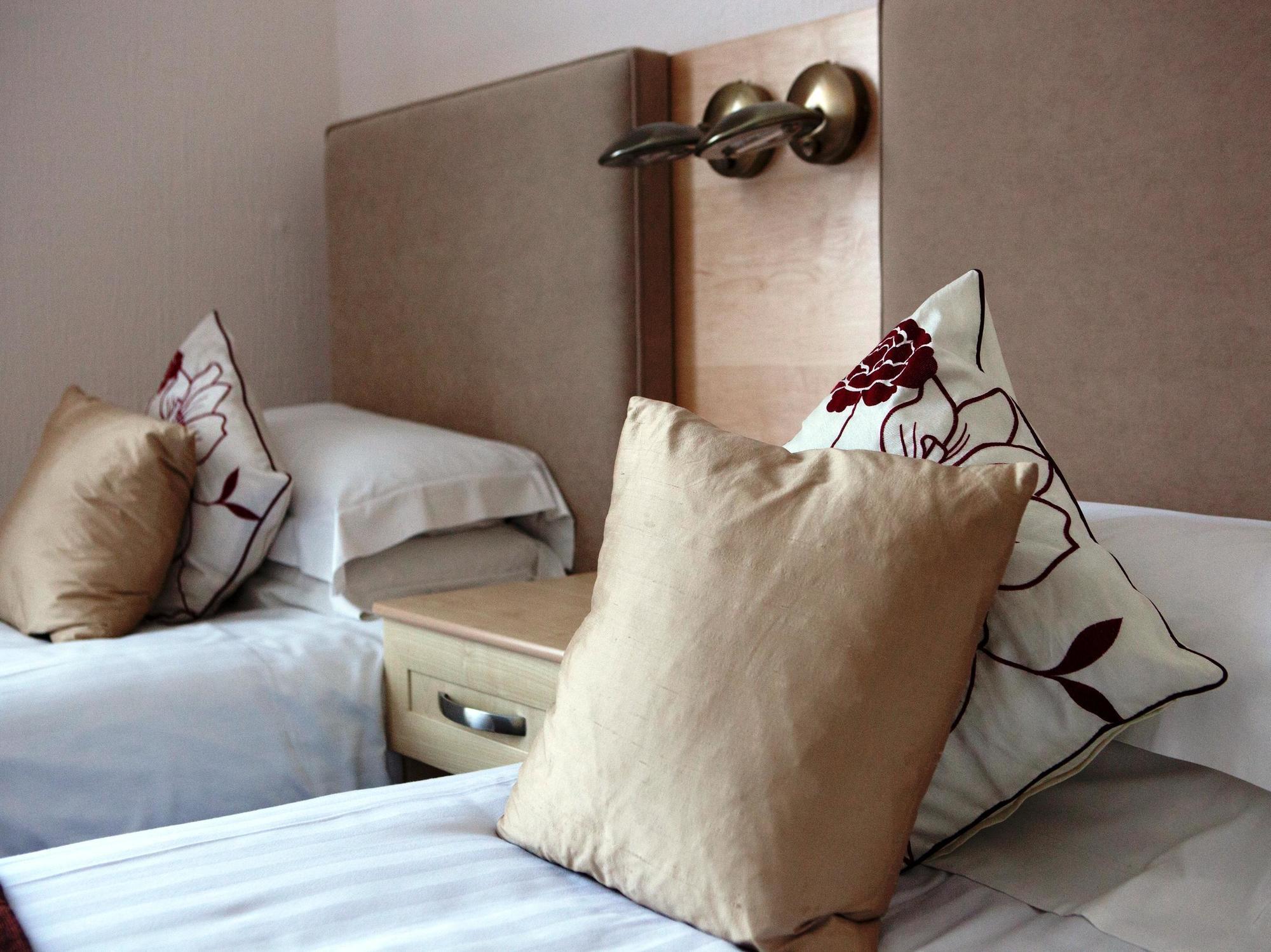 Park View Townhouse Hotel Фалмът Екстериор снимка