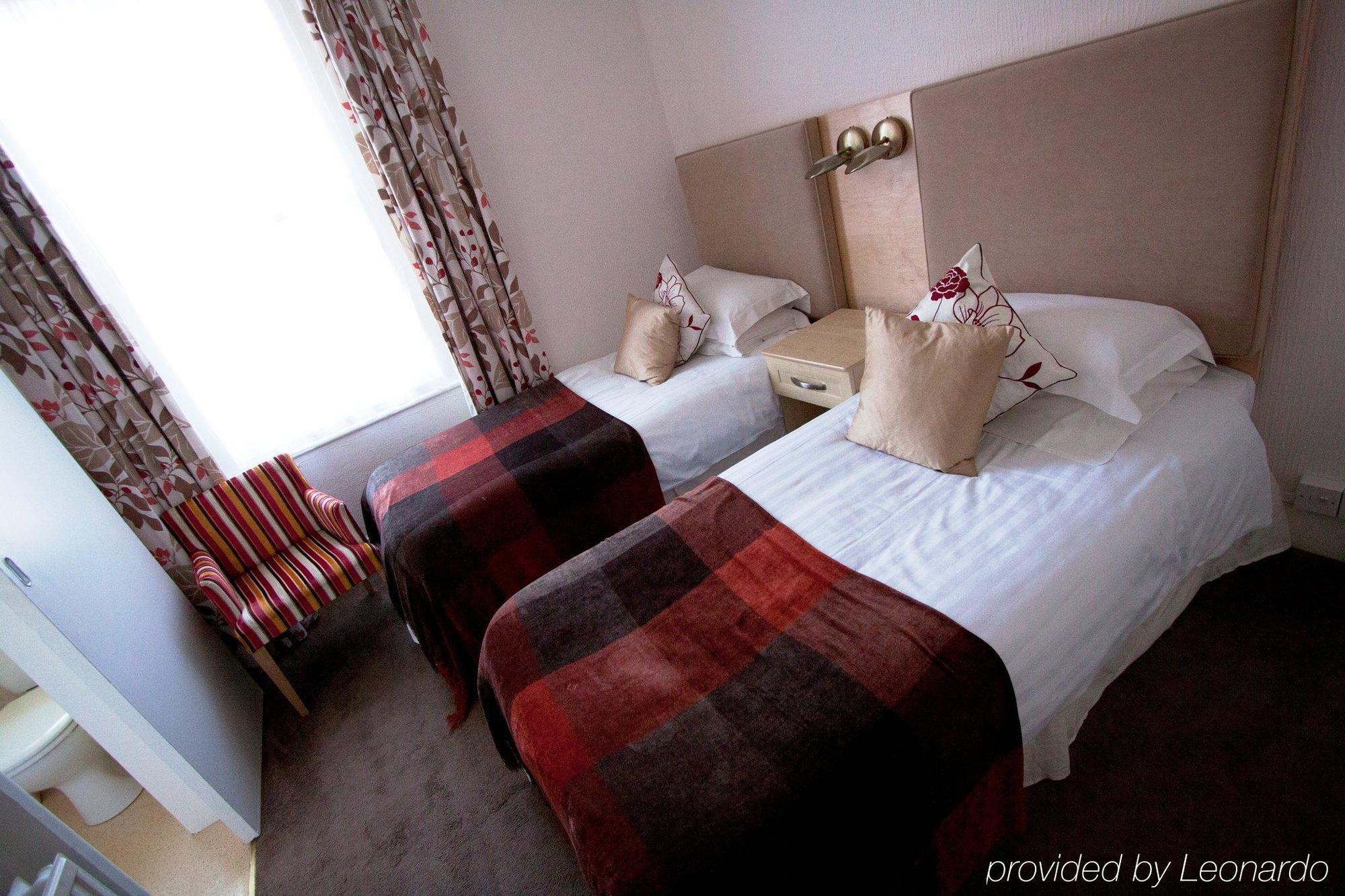 Park View Townhouse Hotel Фалмът Екстериор снимка