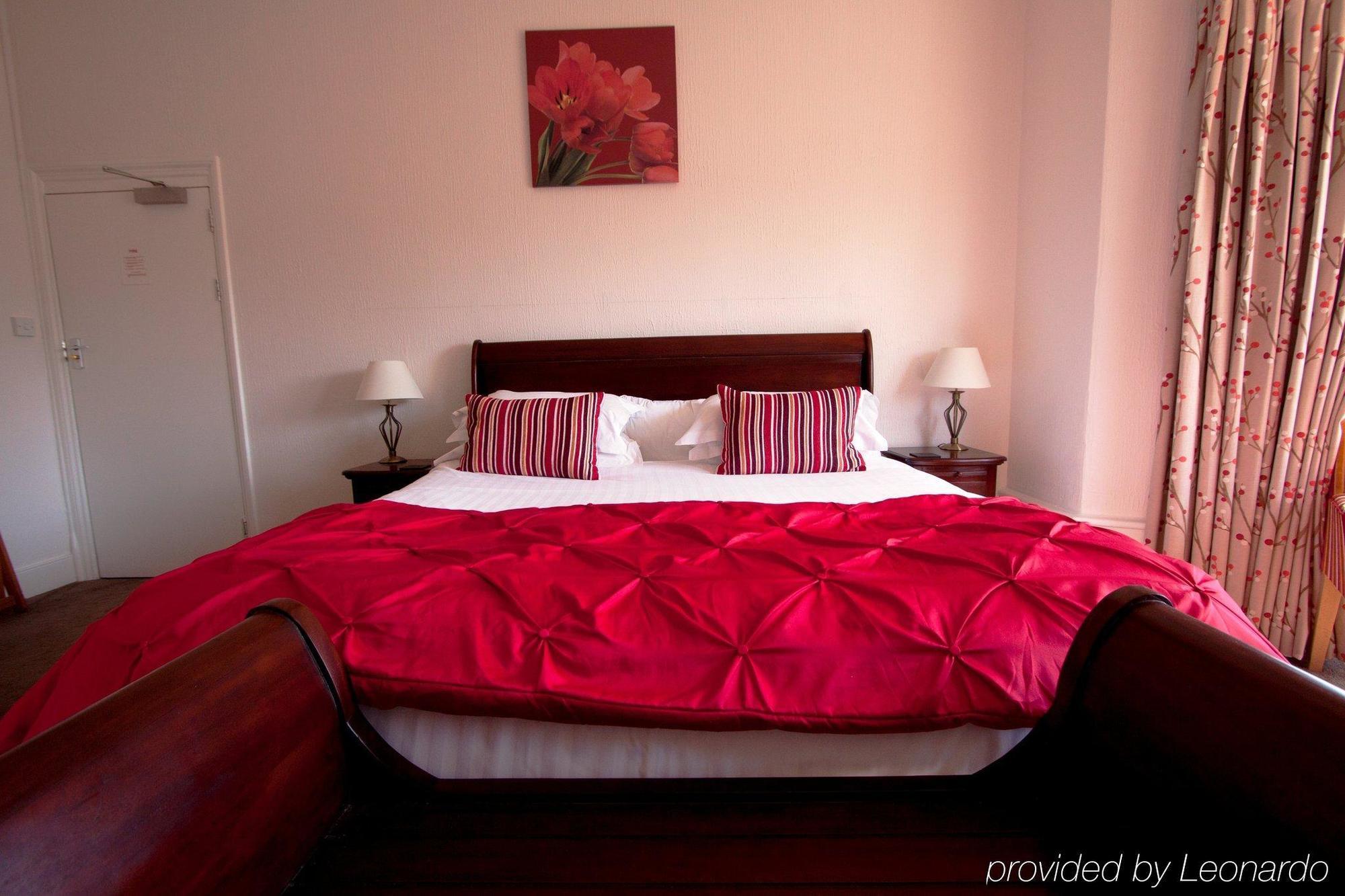Park View Townhouse Hotel Фалмът Екстериор снимка