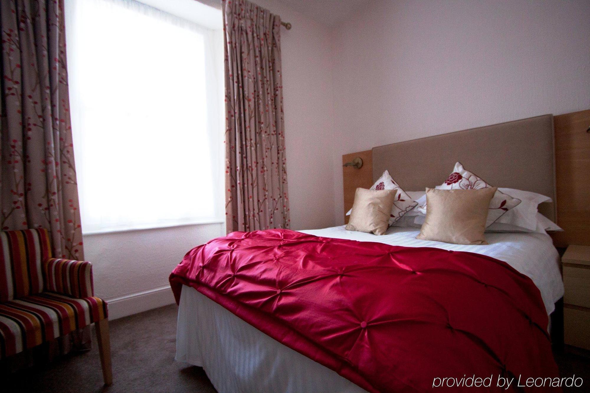 Park View Townhouse Hotel Фалмът Екстериор снимка
