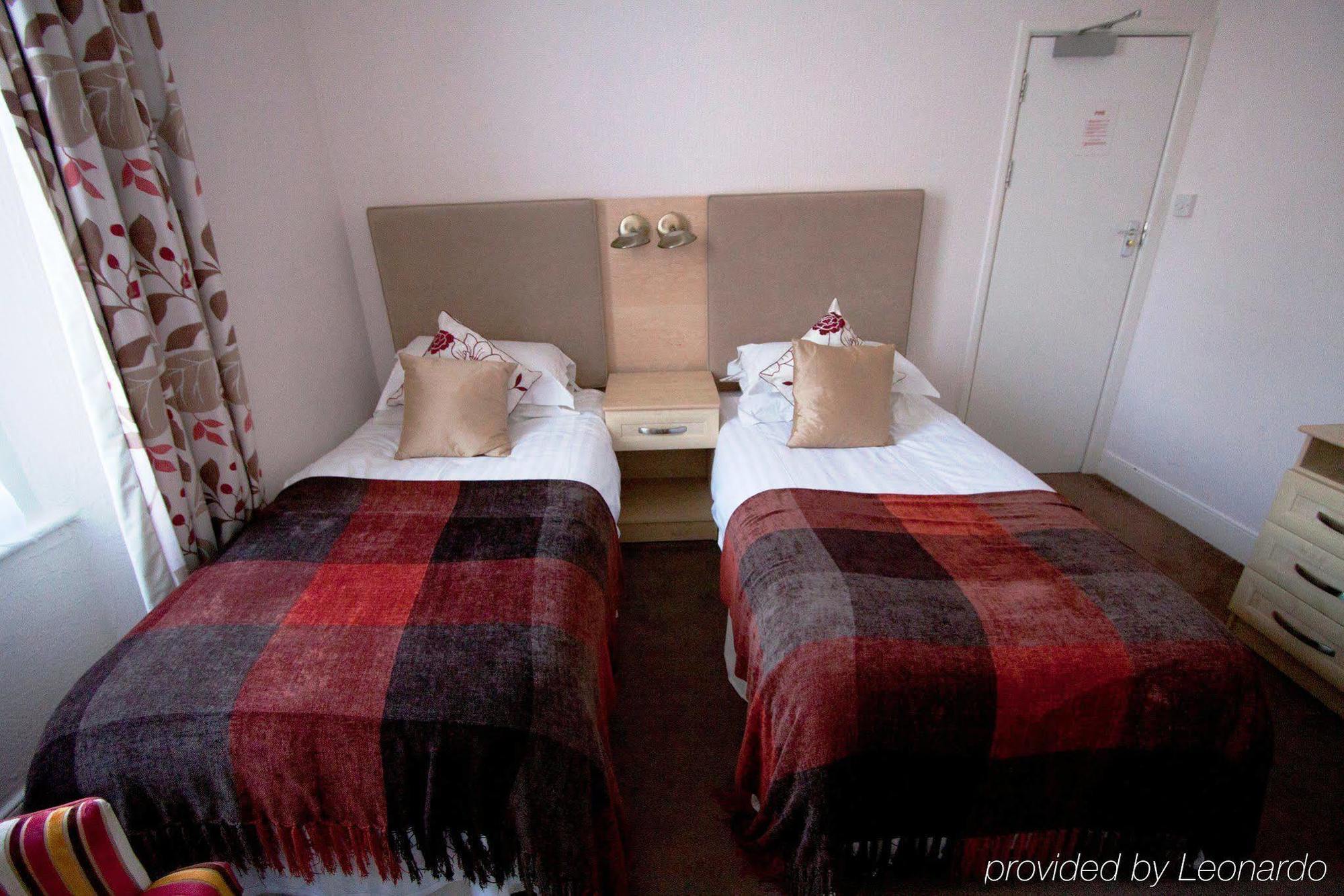 Park View Townhouse Hotel Фалмът Екстериор снимка