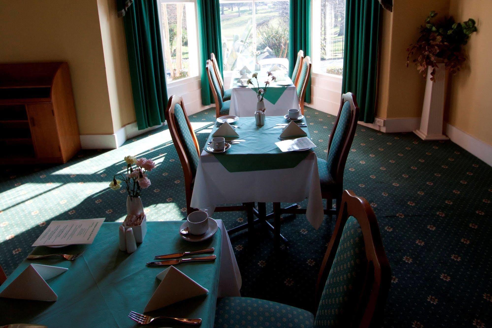 Park View Townhouse Hotel Фалмът Екстериор снимка