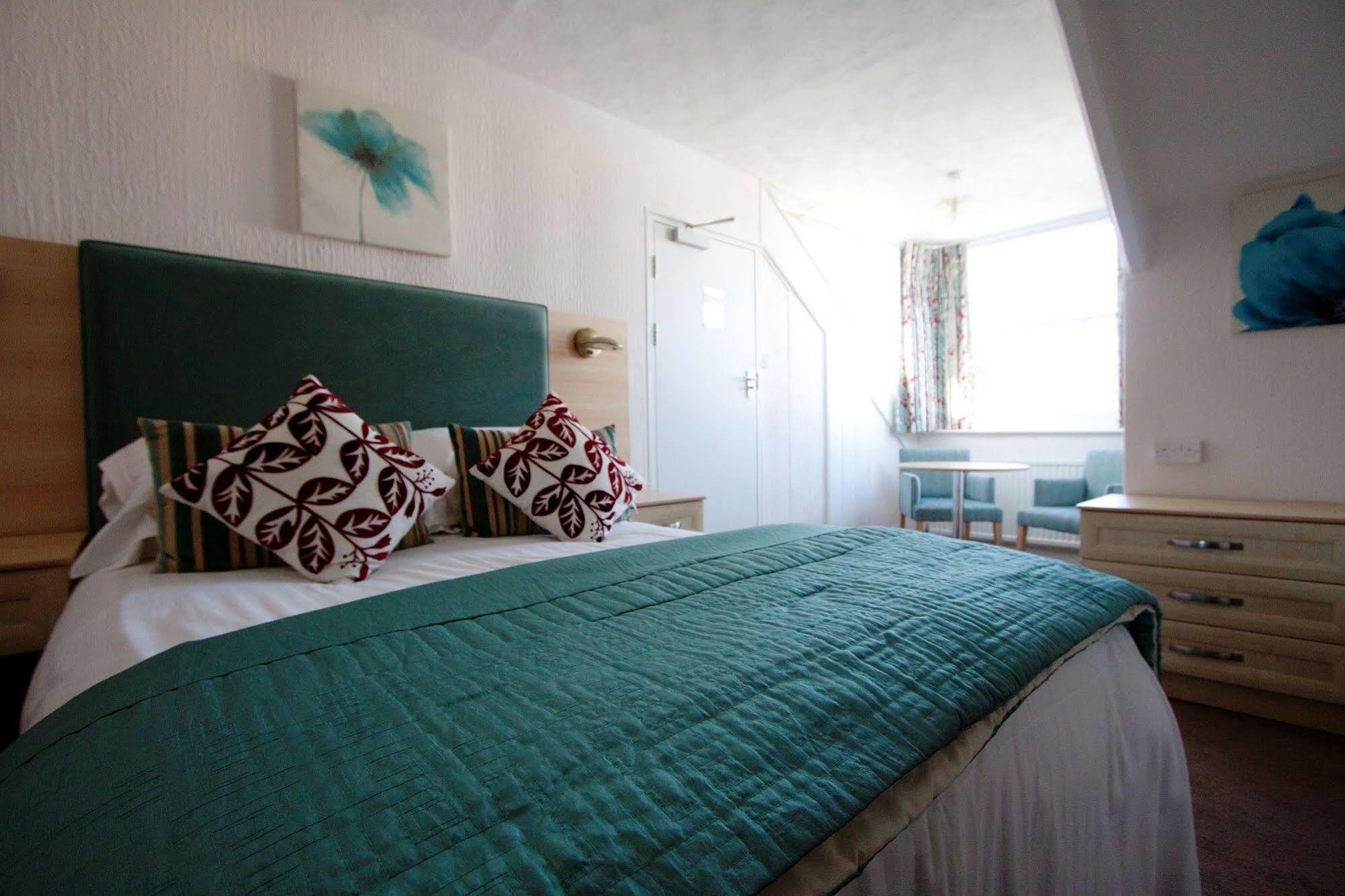 Park View Townhouse Hotel Фалмът Екстериор снимка